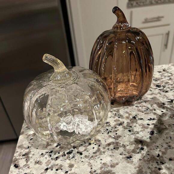 2 Piece Set Glass Pumpkins 2025 BNWT Threshold - Picture 1 of 1